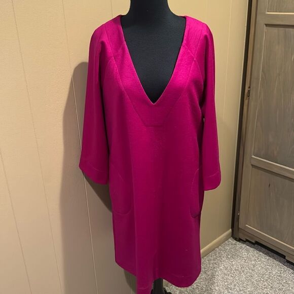 Diane von Furstenberg fuschia wool blend heavy knit V neck shift midi. Size 12 - Picture 2 of 6